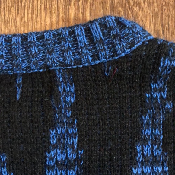 Vintage Patterned Knit Sweater. - Picture 12 of 13